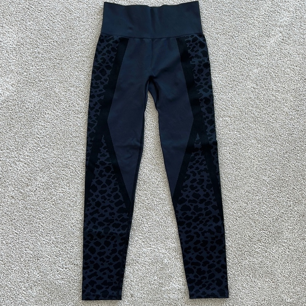 Koral seamless ribbed leggings with fun animal pattern